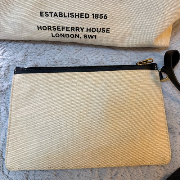 Burberry
Medium Canvas Soft Belt Tote - Picture 10 of 16